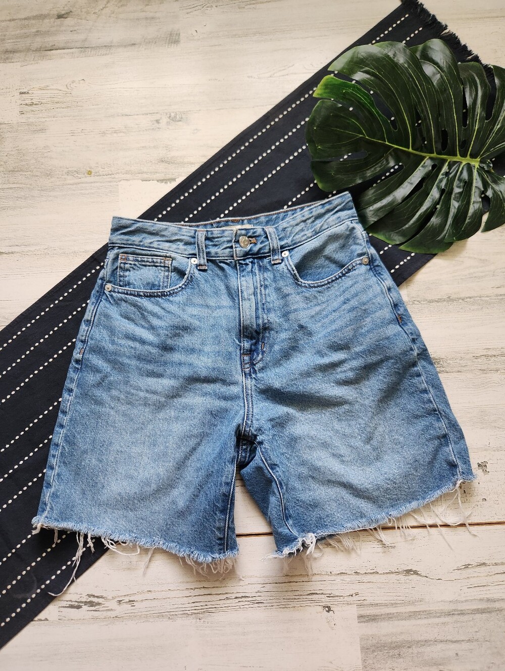Madewell Baggy Jean Shorts Crestford Wash Mid Length Rigid Denim Size 26 - Picture 3 of 9